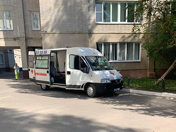 Наша машина перевозит инвалида-колясочника